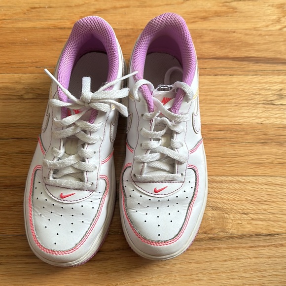 Nike Air Force 1 Contrast Stitch DC9672-110 Fuchsia Glow Purple Pink White Sz 1Y - Picture 4 of 8